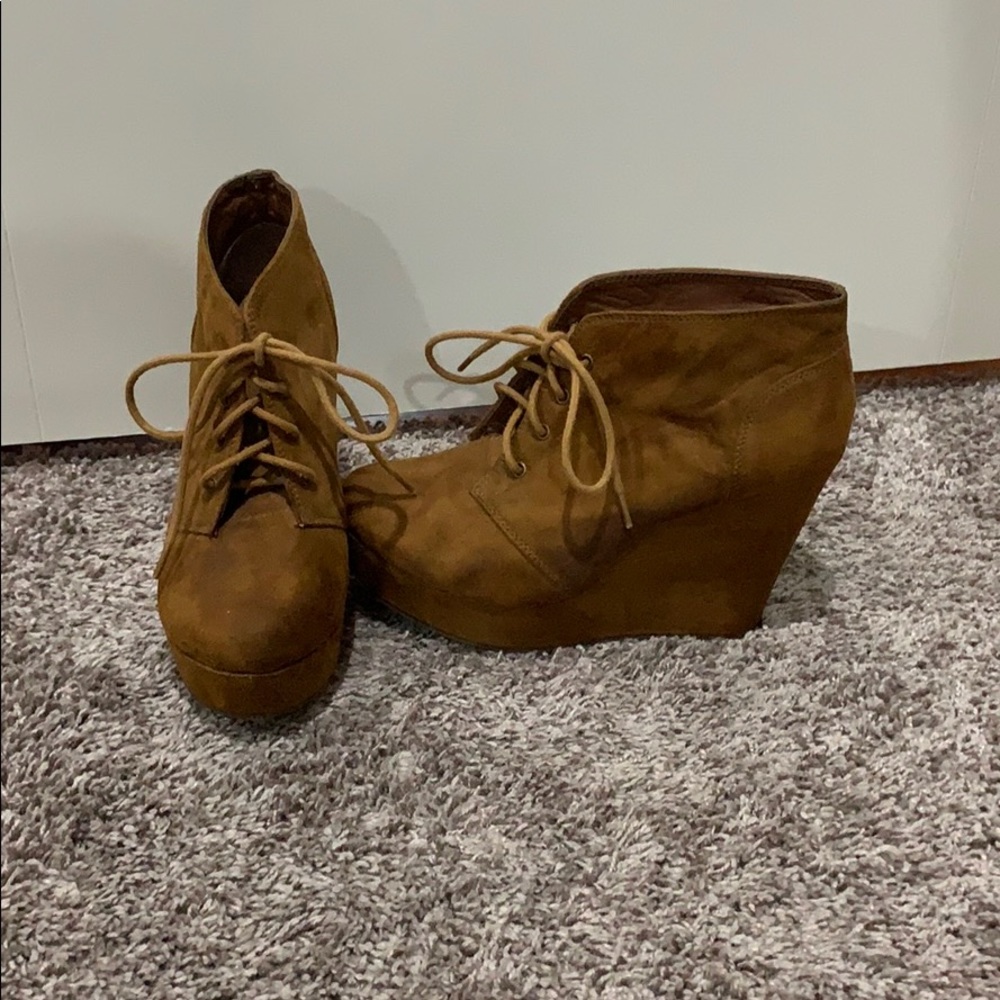 Cognac suede wedges